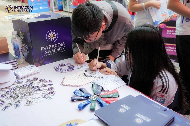 intracom-5-1783751656.jpg