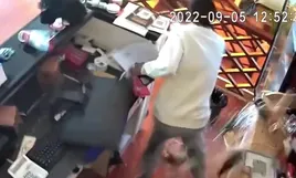 Đồ rơi "như mưa" trong vụ động đất tại Trung Quốc